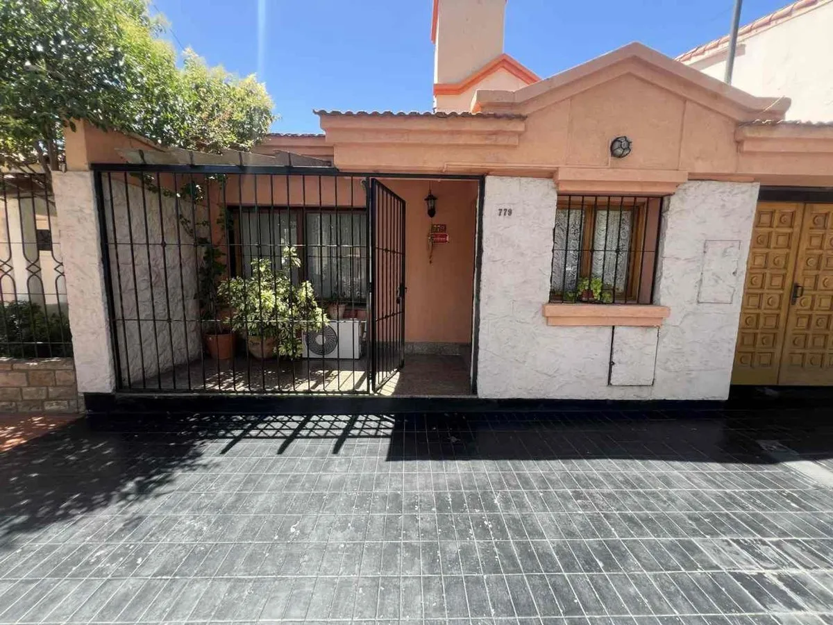 Casa en Almirante Brown 700