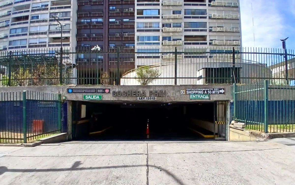 Cochera en Arenales 3300