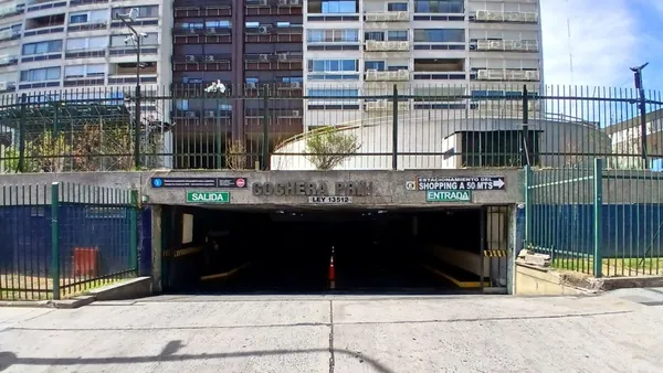 Cochera en Arenales 3300