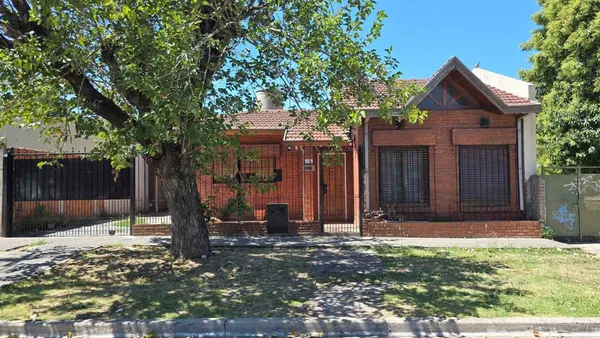 Casa en General Deheza 1700