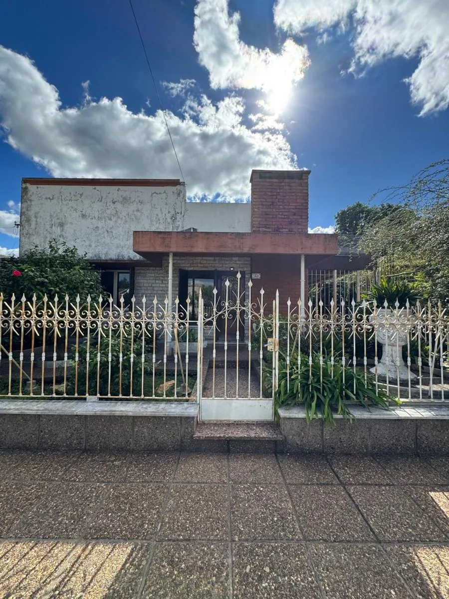 Casa en Rivadavia 1500