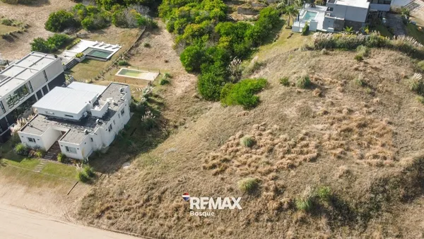 Lote en Costa Esmeralda 100
