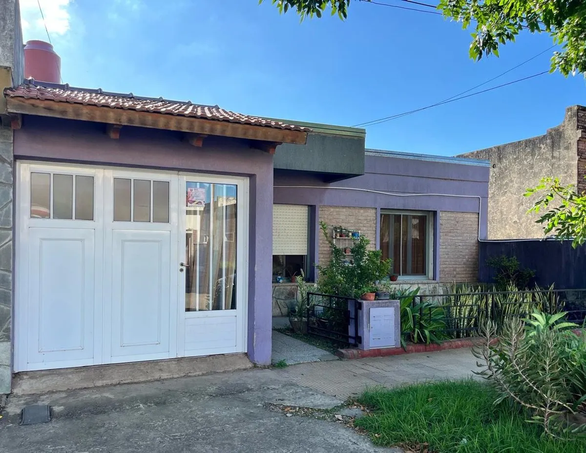Casa en Eduardo Tesaire 400