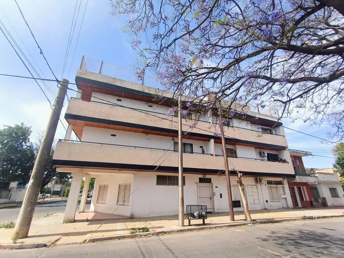 Edificio en Juan Capistrano Tissera 1200