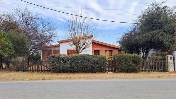 Casa en Desaguadero y Av. de la Luna 0