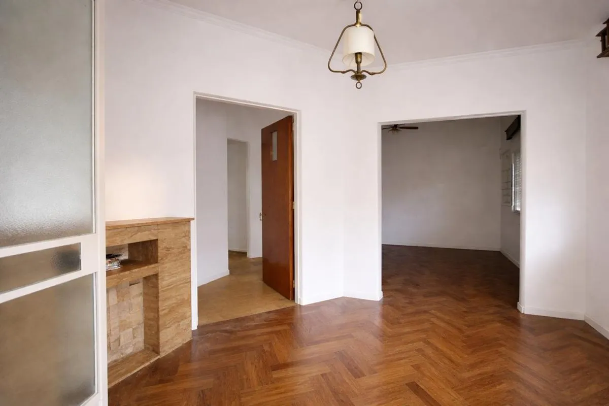 Casa en 63 E/ 1 y 2 500