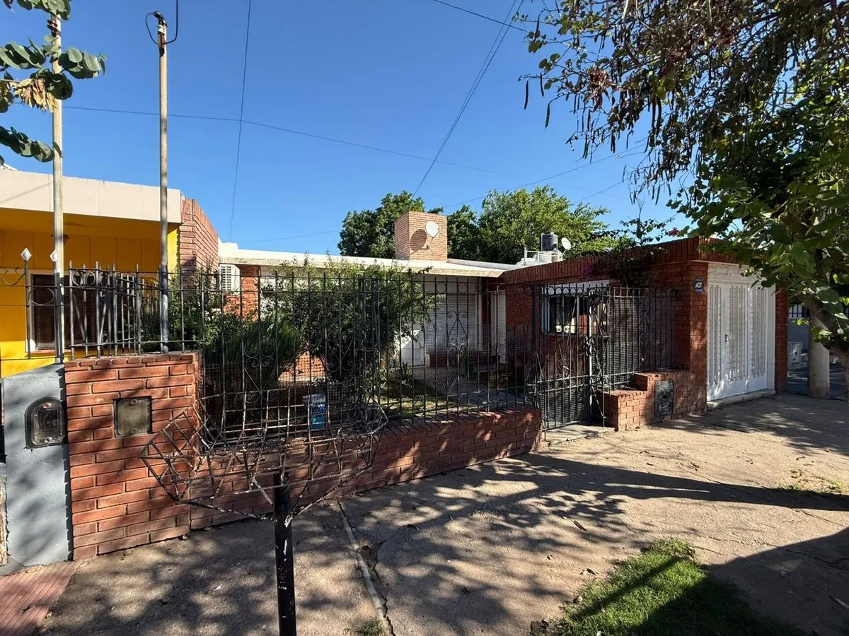 Casa en Adrian Maria de Cires 3400