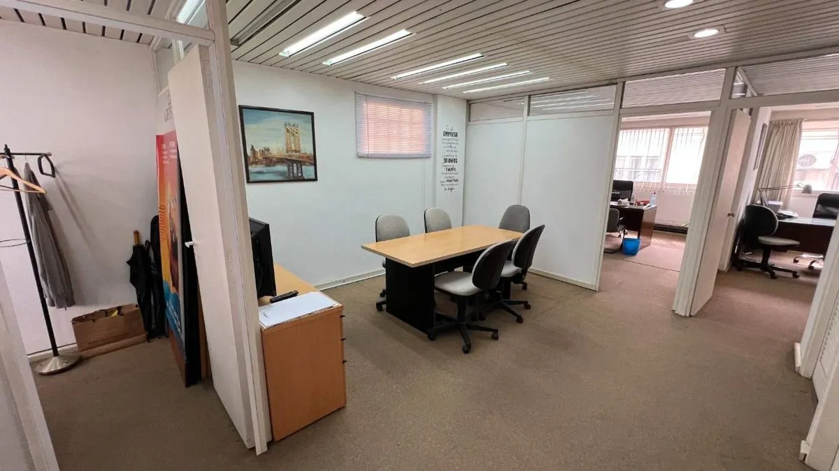 Oficina en Bartolomé Mitre 700
