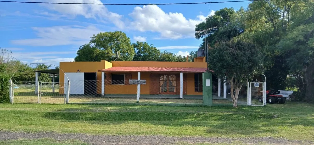 Quinta en 3 de Febrero 200