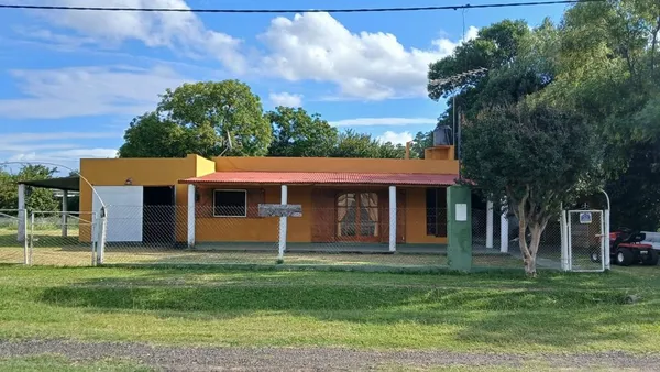 Quinta en 3 de Febrero 200