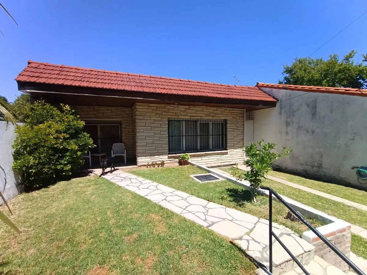 Casa en Manuelita de Rosas 2100