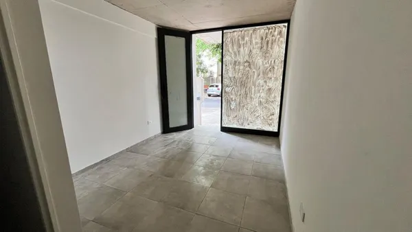 Local Comercial en 6 E/ 39 y 40 300
