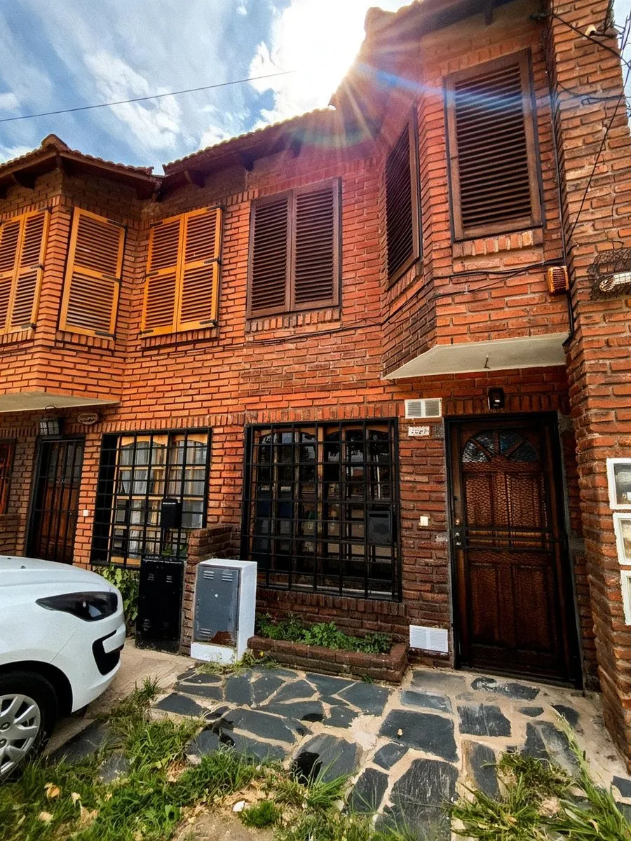 Casa en General Enrique Mosconi 1100