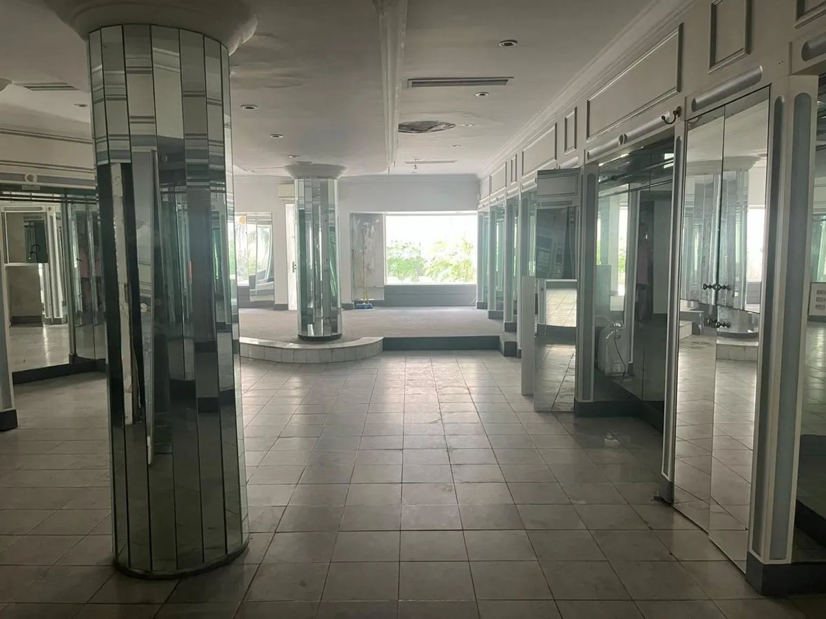 Local Comercial en Guido 1700