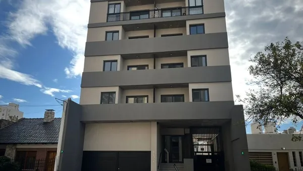 Departamento en Caronti 100