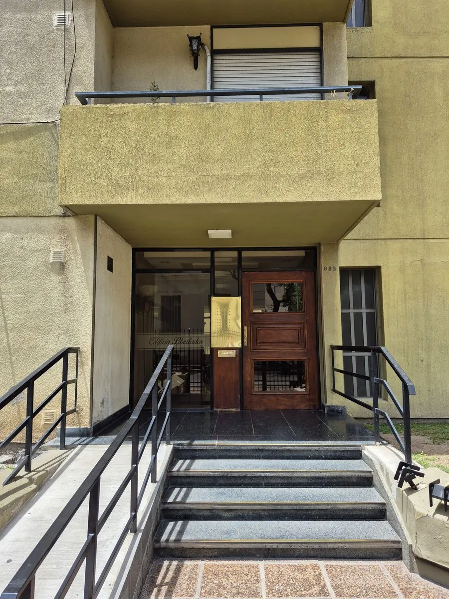 Departamento en Hipólito Yrigoyen 683 600