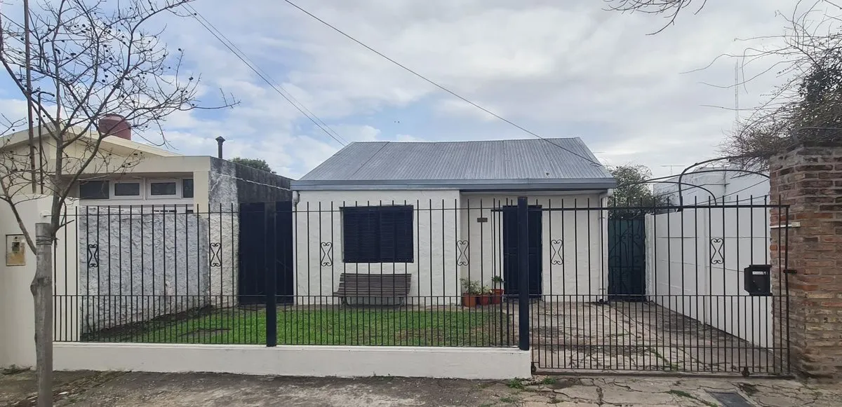 Casa en Blas Parera 1500