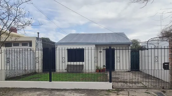 Casa en Blas Parera 1500