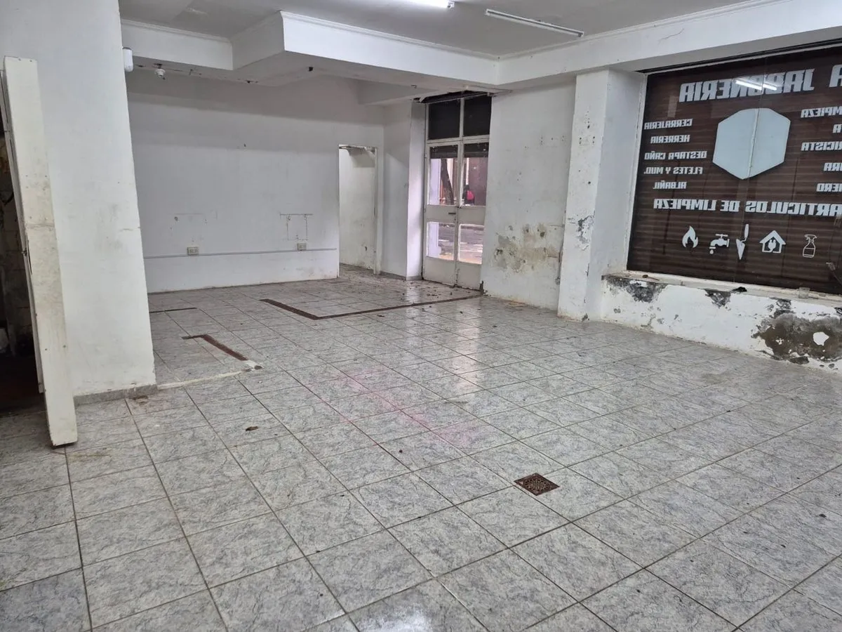 Local Comercial en Piedras 1300