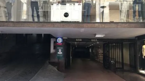 Cochera en Lavalle 600