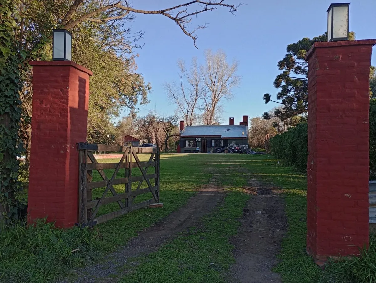 Quinta en Quenard y Rio de la Plata 600