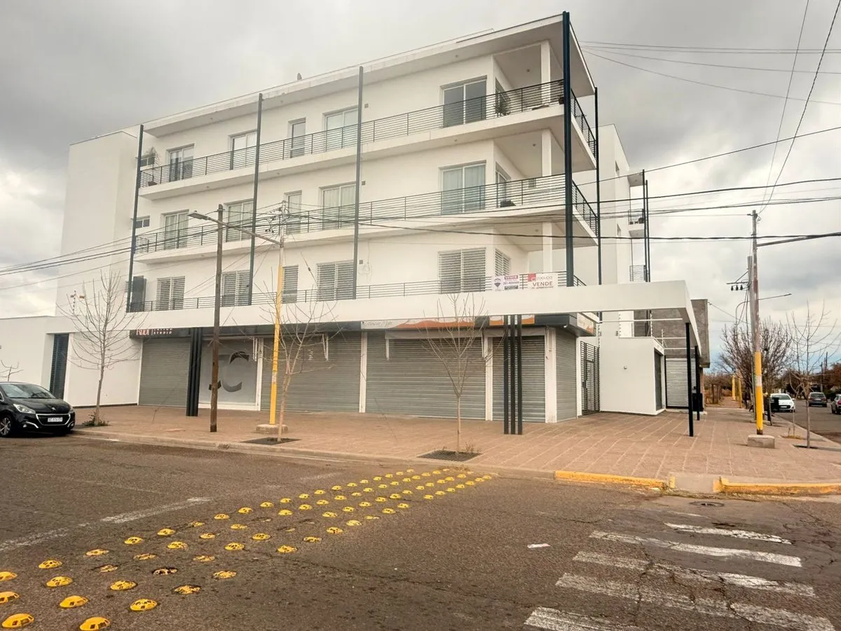 Oficina en Patricios Esquina Constitucion 0