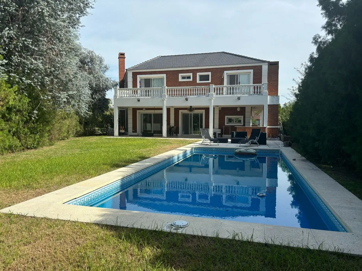 Casa en Dean Funes 2000