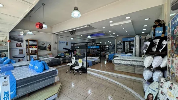 Local Comercial en Avenida Hipólito Yrigoyen 10100