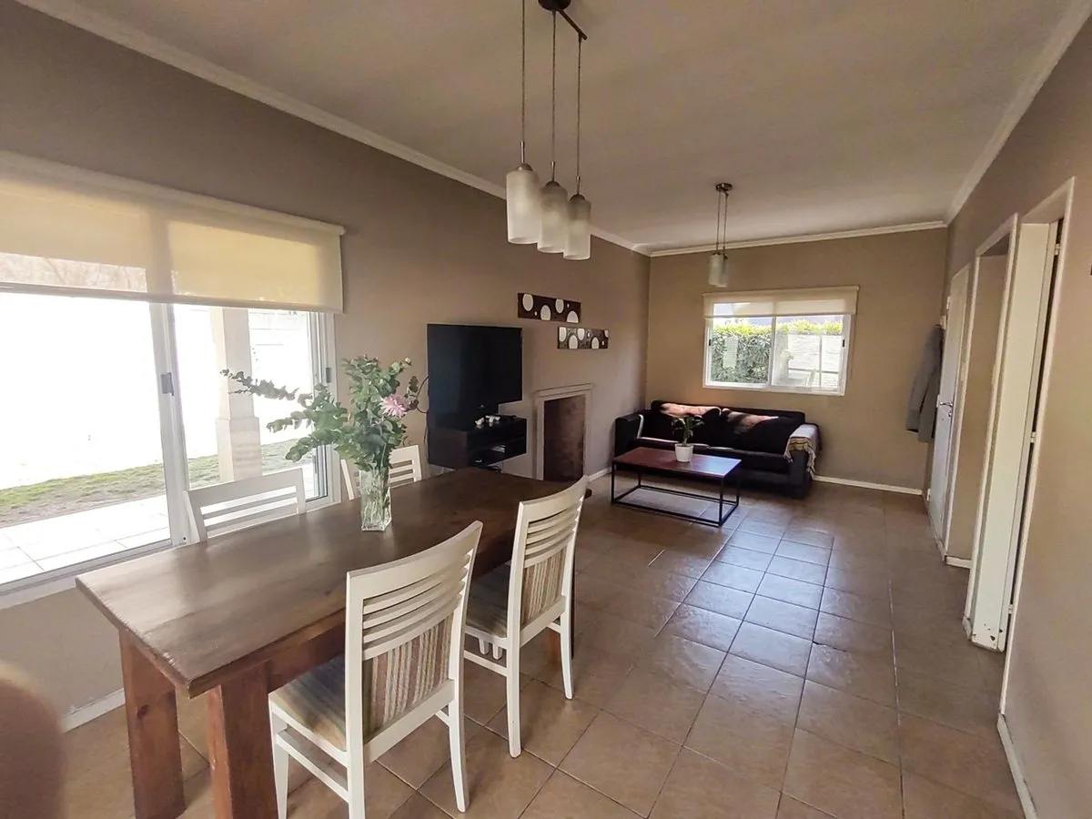 Casa en Roentgen 1300