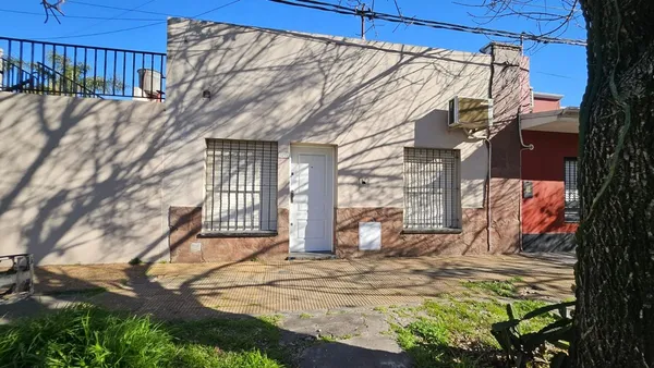 Casa en 4 de Enero 5200