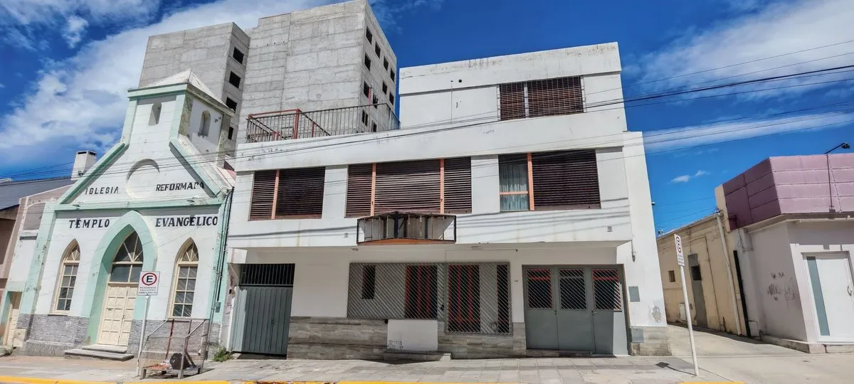 Local Comercial en Avenida Rivadavia 700