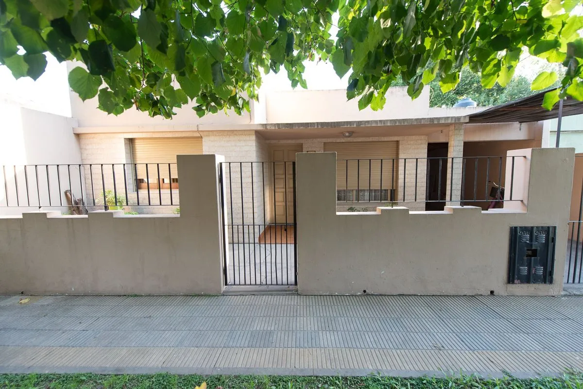 Casa en 10 E / 515 y 516 1600