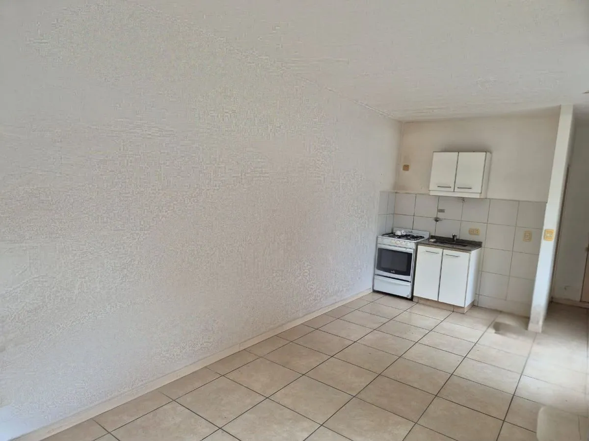 Departamento en Remedios Escalada de San Martín 400