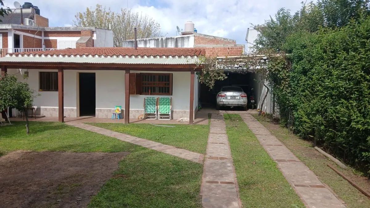 Casa en Malvinas Argentina 300