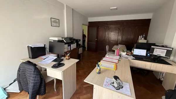 Oficina en Primera Junta 2500