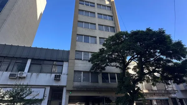 Oficina en 48 E/ 11 y 12 300