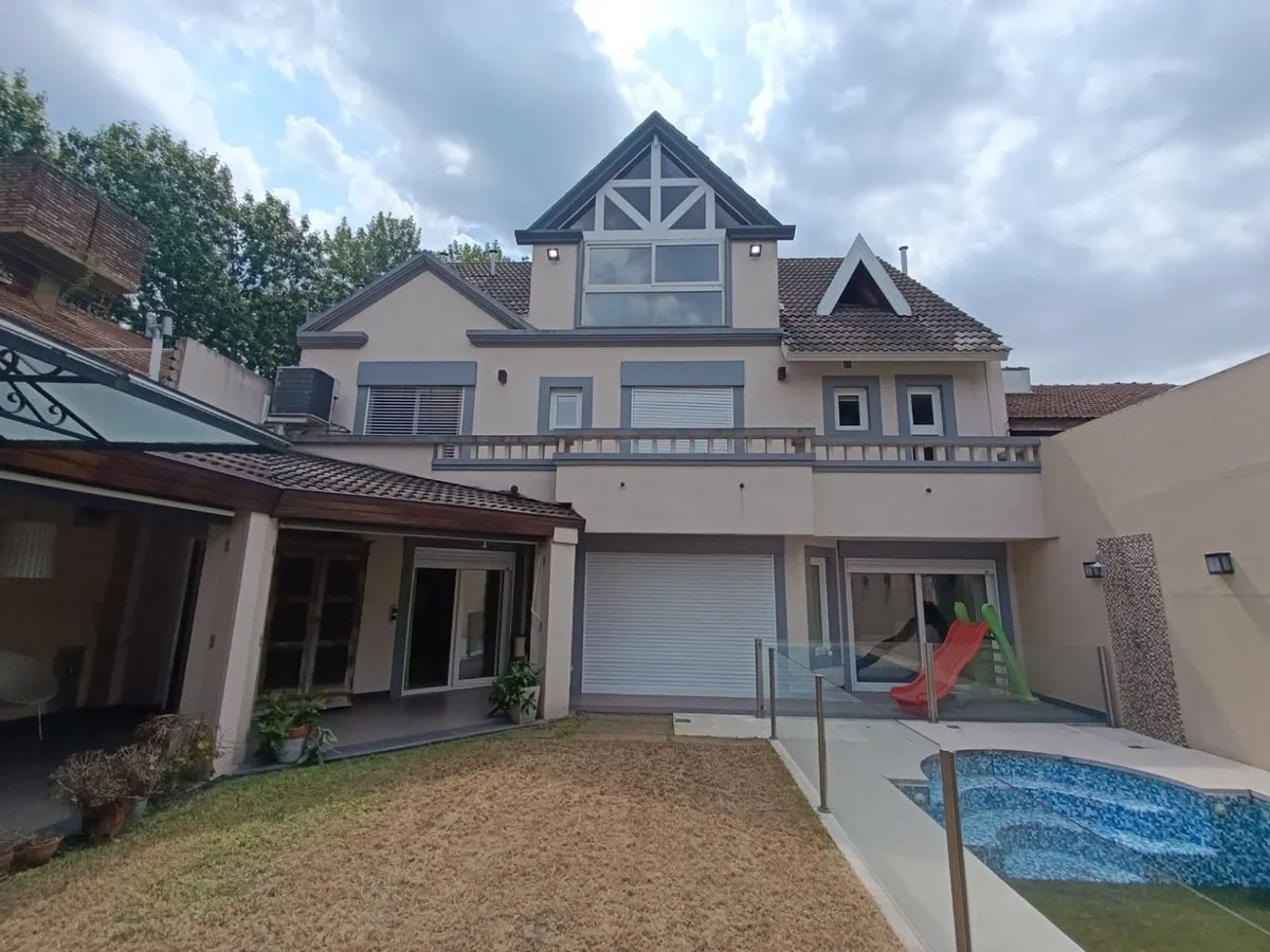Casa en Intendente Jacinto Pineda 200