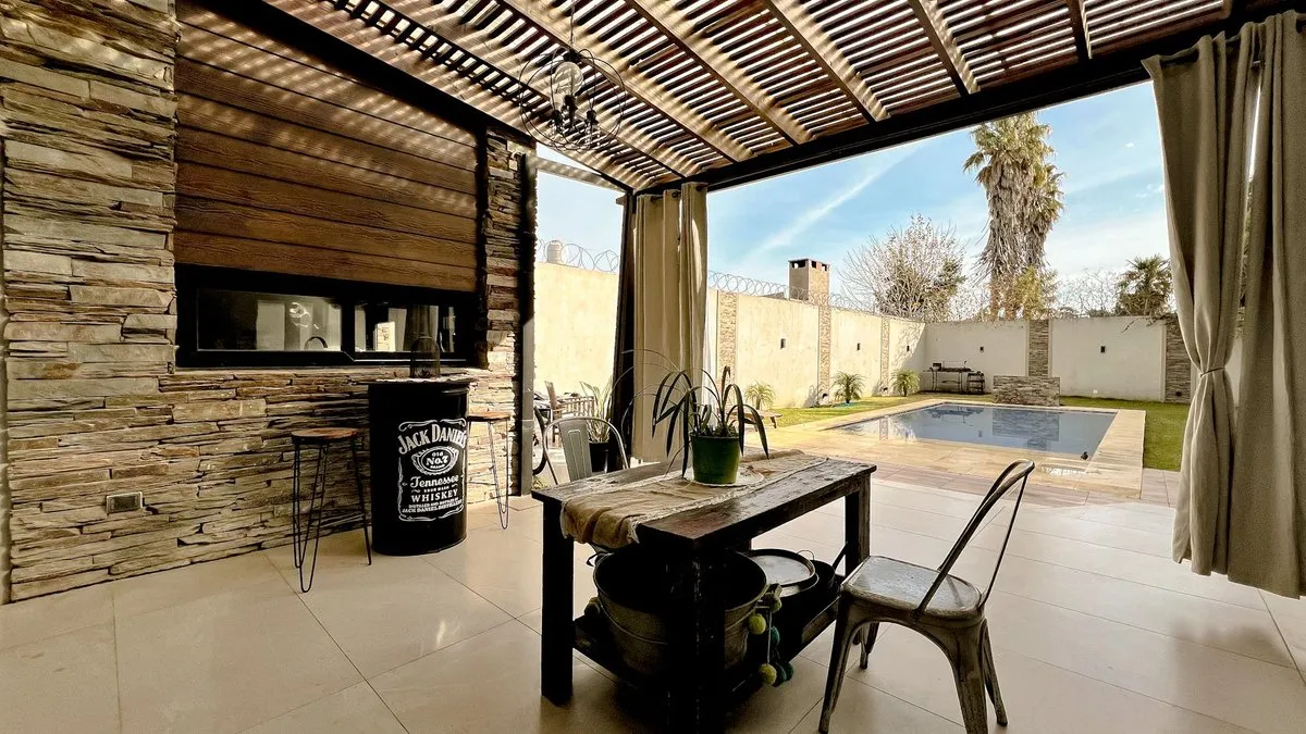 Casa en Ángel Roffo 900