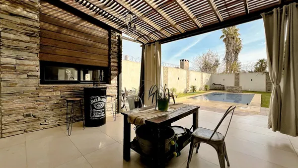 Casa en Ángel Roffo 900