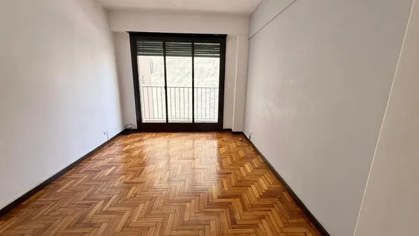 Departamento en Rojas 100