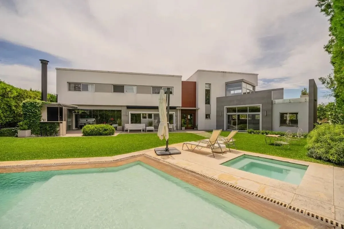 Casa en 151 100