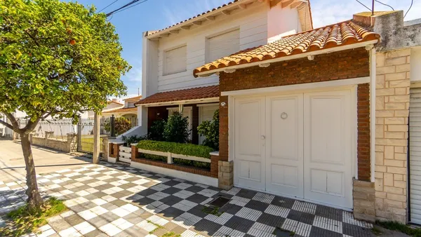 Casa en Humberto I 900