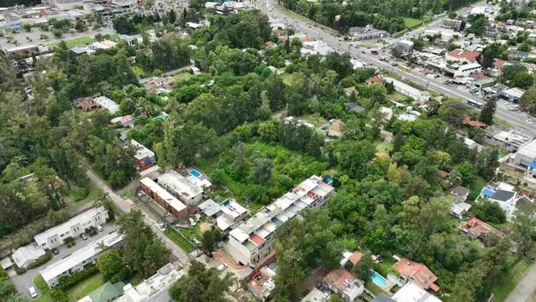 Lote en Los Narcisos 700