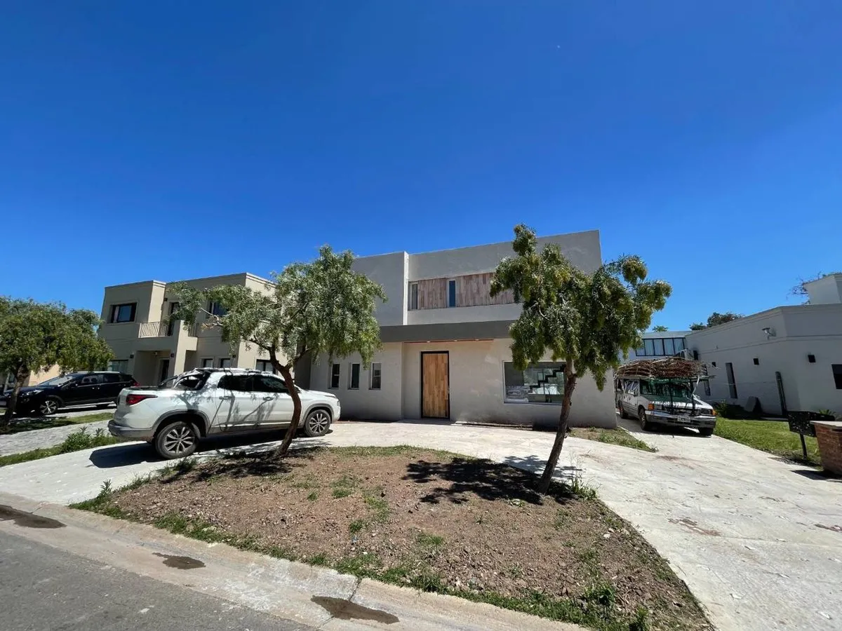 Casa en Gustavino 100
