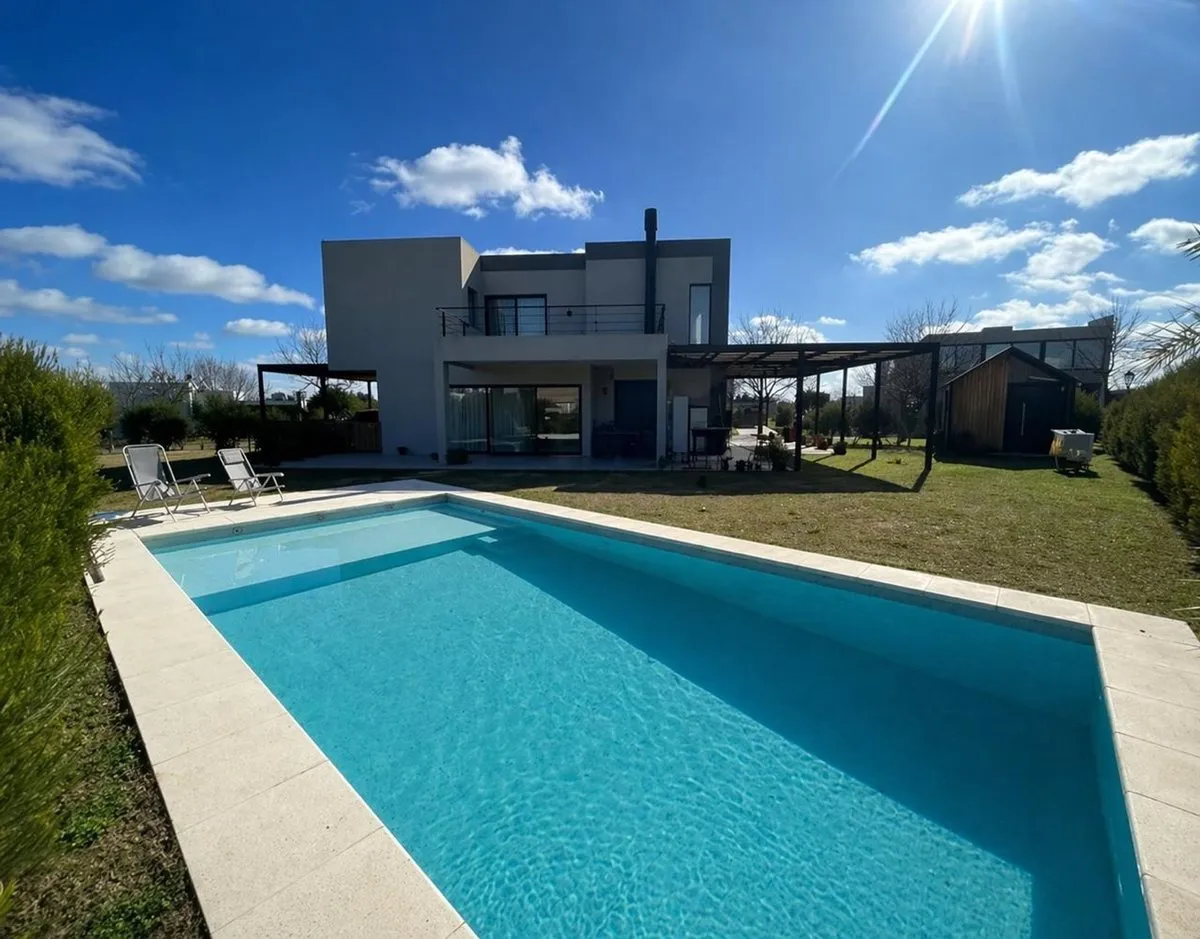 Casa en Roque Petrochi 5300