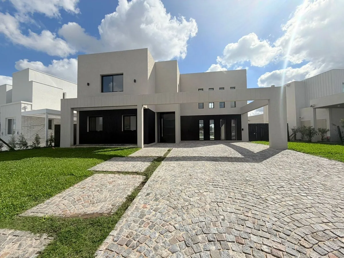 Casa en Arribeños 1600