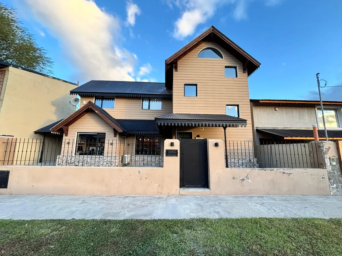 Casa en Malvinas Argentinas 2700