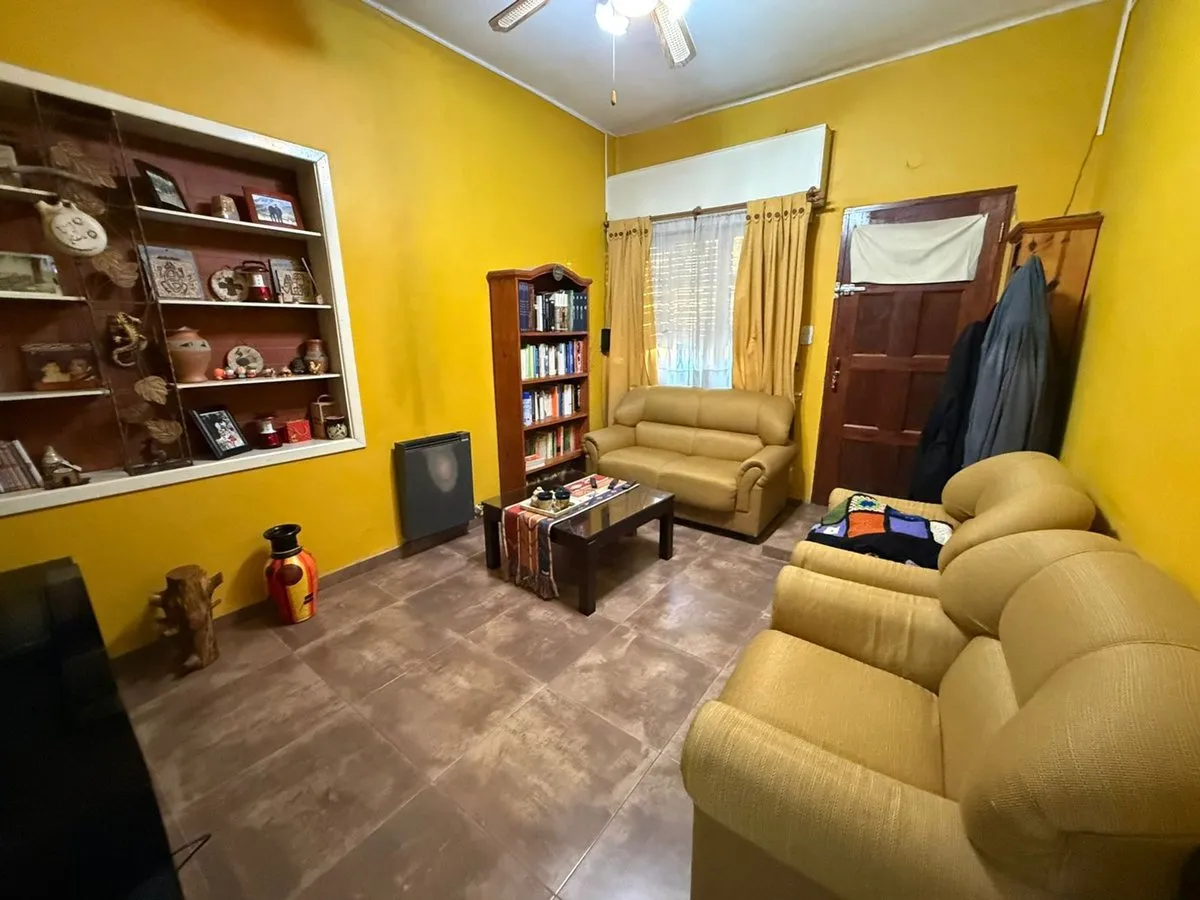 Casa en Miguel Cuitiño 300