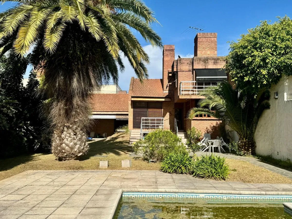Casa en 35 E/ 4 y 5 400