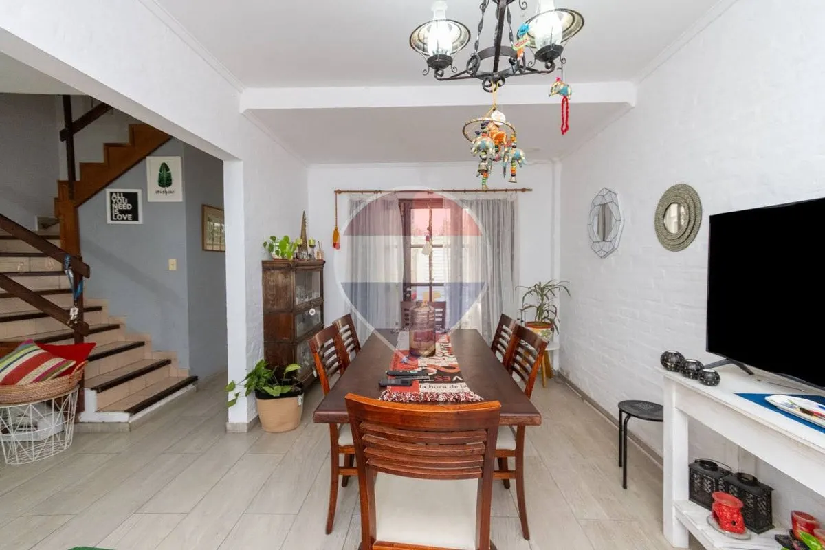 Casa en Eva Perón 2000